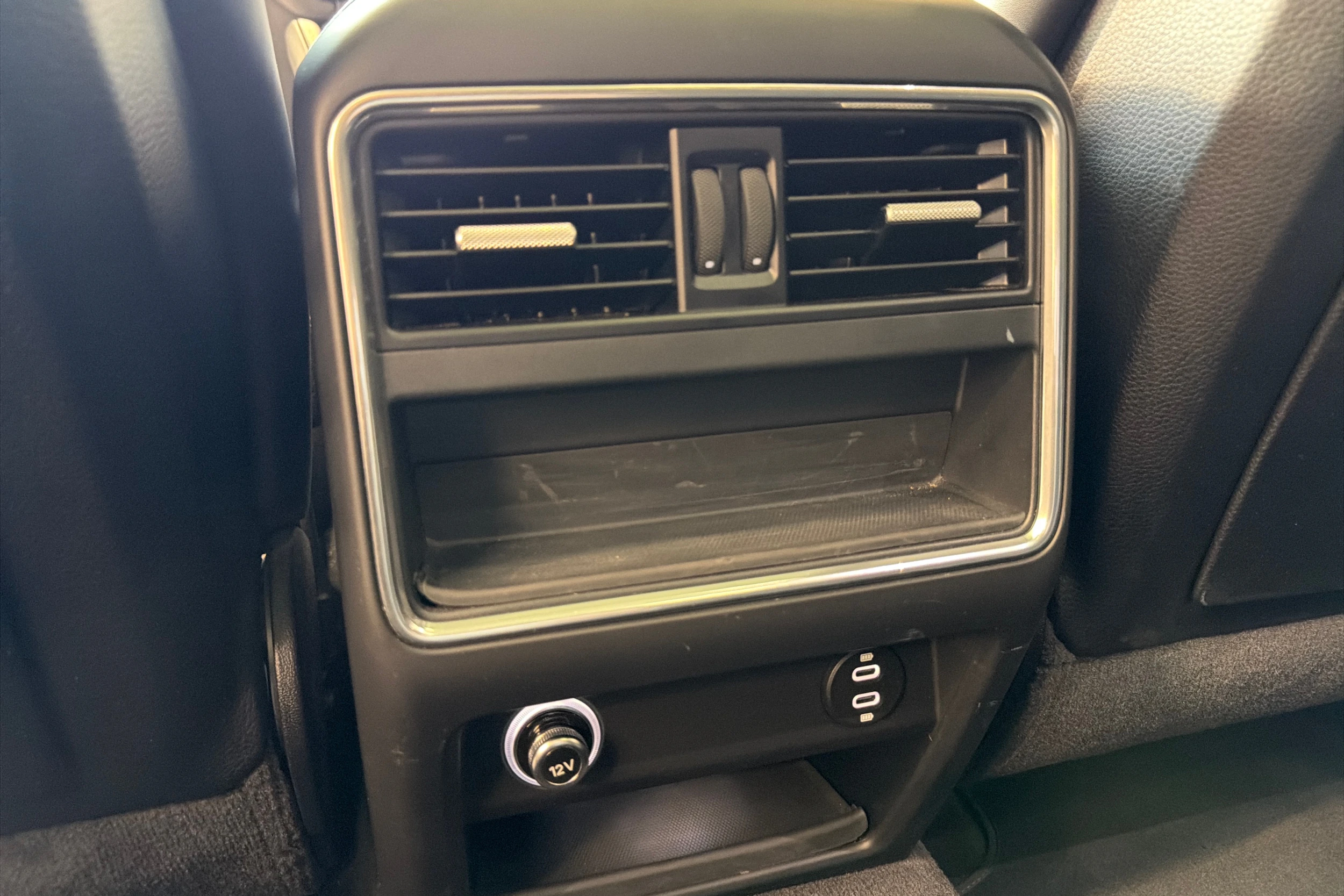 Valkoinen Porsche Cayenne 2022 kuva 28.