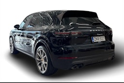 musta Porsche Cayenne 2022 kuva 2.