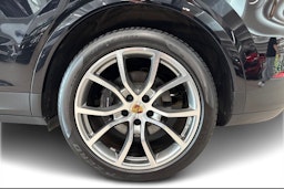 musta Porsche Cayenne 2022 kuva 9.