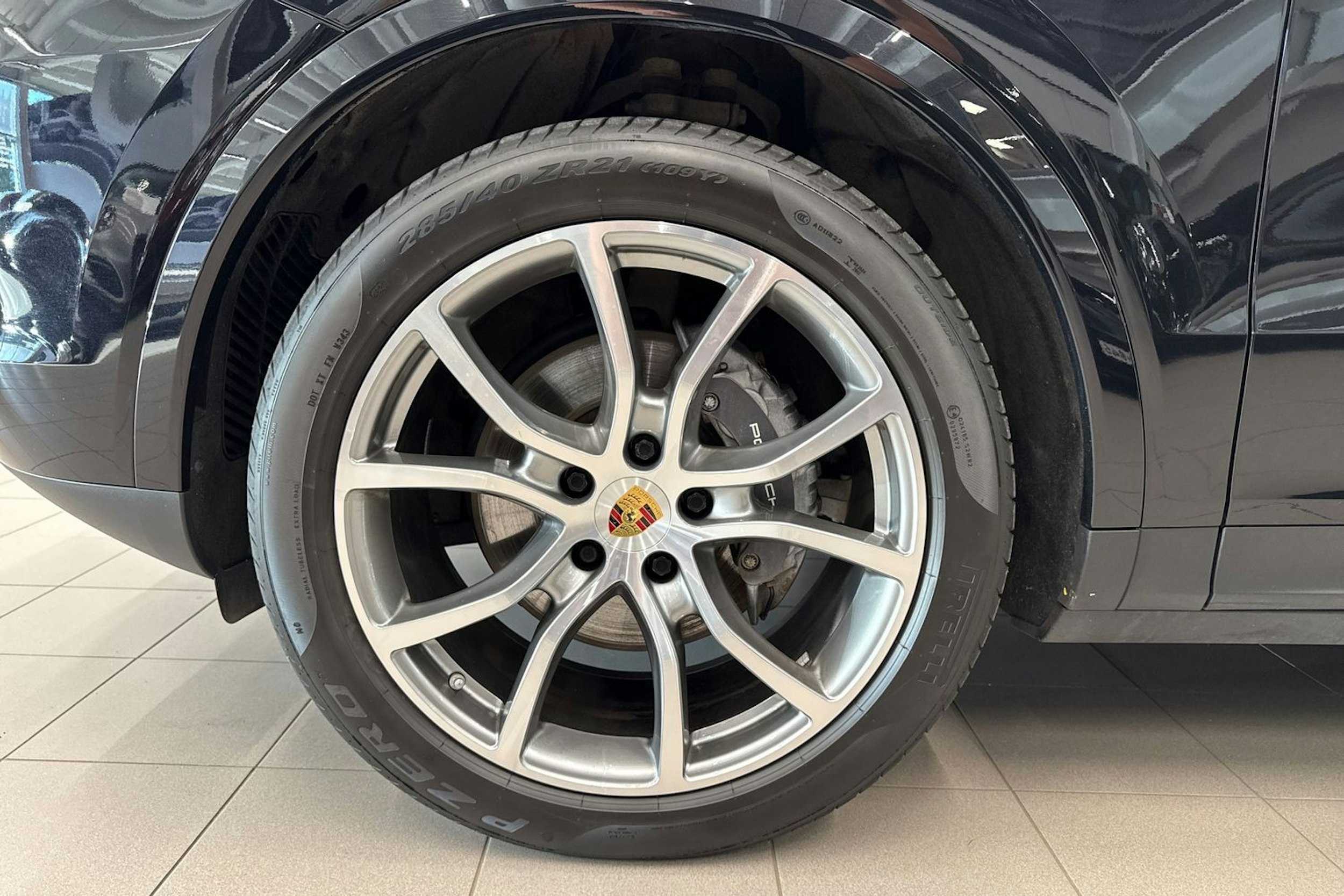 musta Porsche Cayenne 2022 kuva 10.