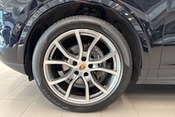 musta Porsche Cayenne 2022 kuva 10.