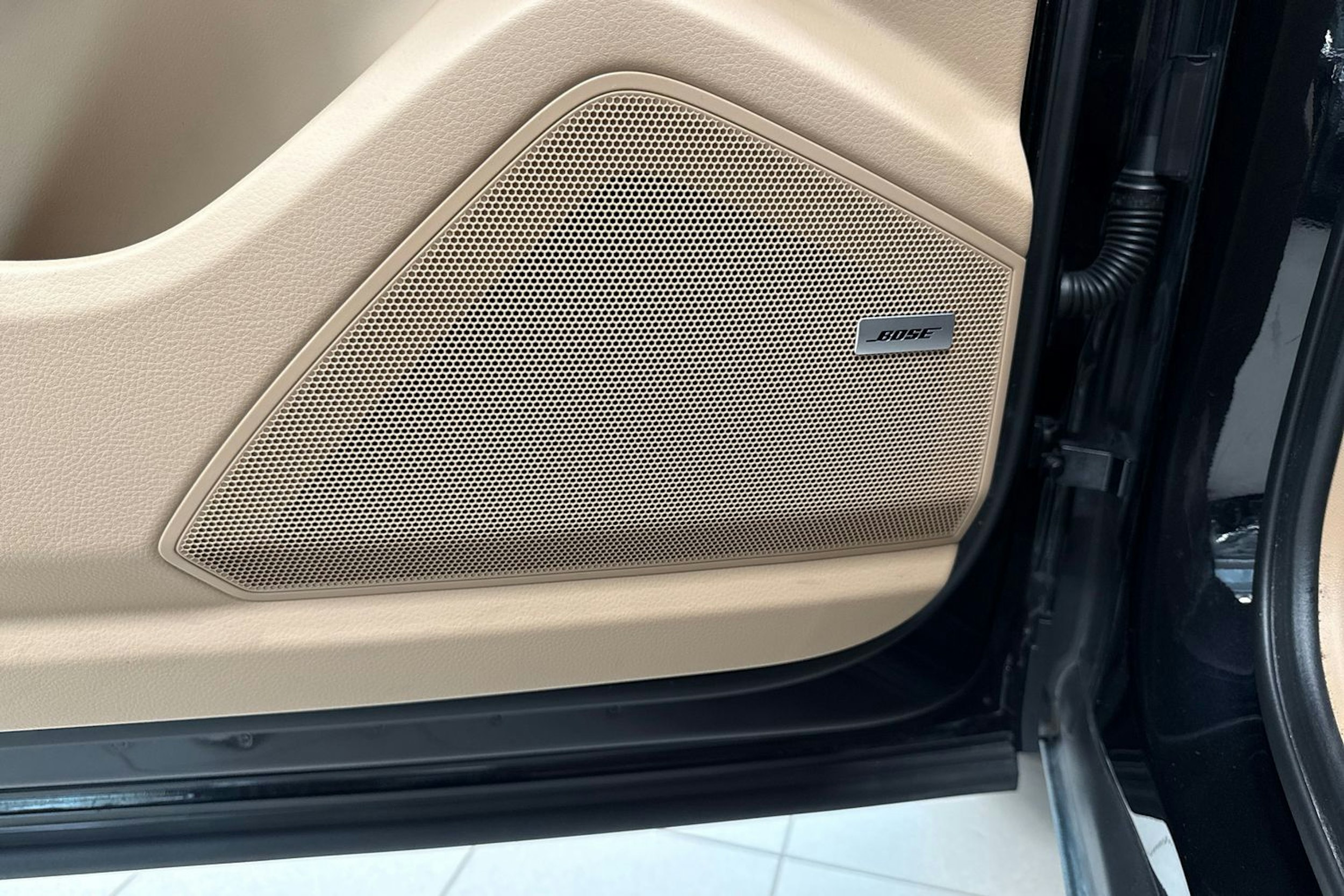 musta Porsche Cayenne 2022 kuva 11.