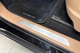 musta Porsche Cayenne 2022 kuva 12.