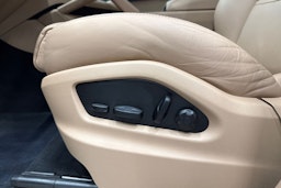 musta Porsche Cayenne 2022 kuva 13.