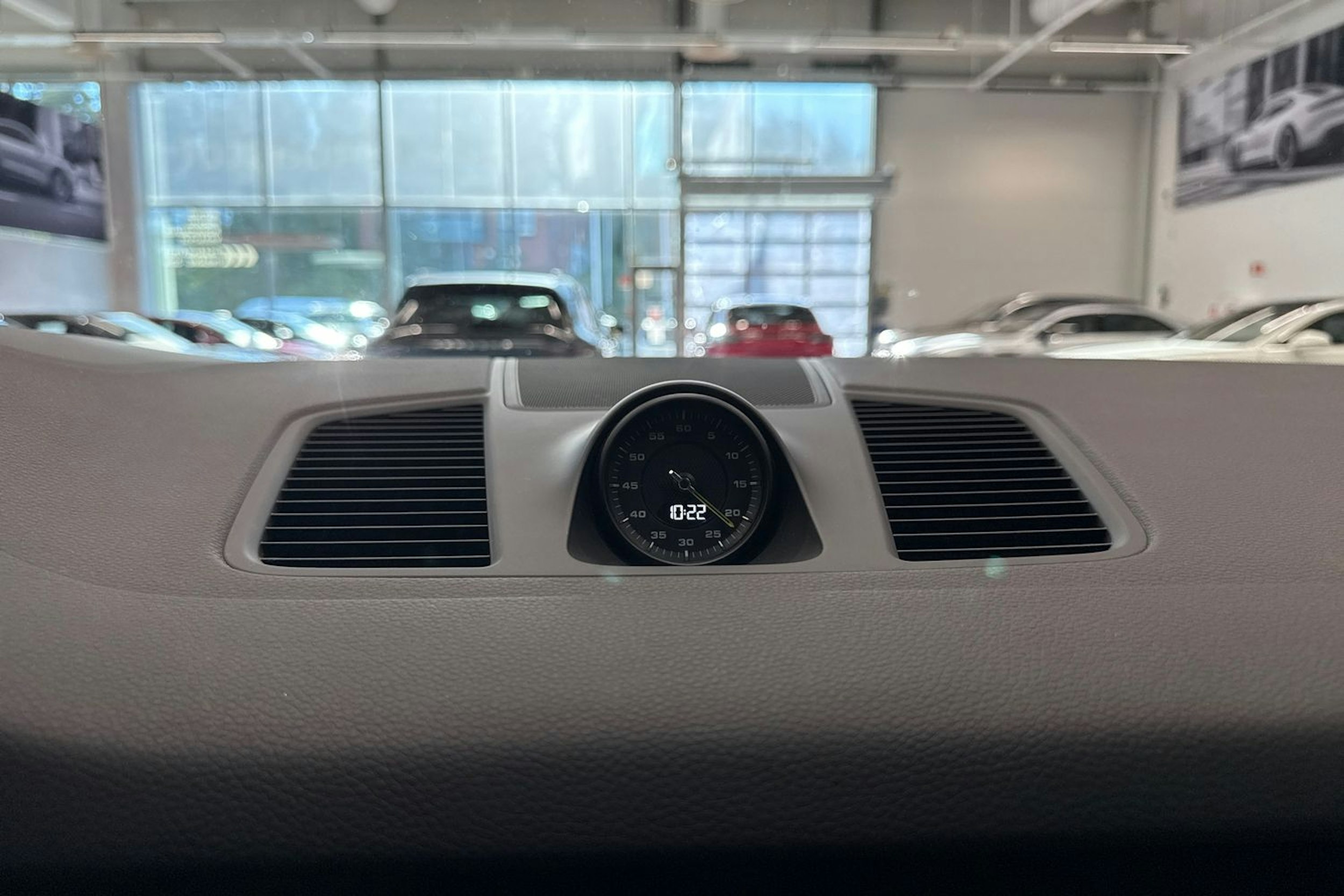 musta Porsche Cayenne 2022 kuva 14.