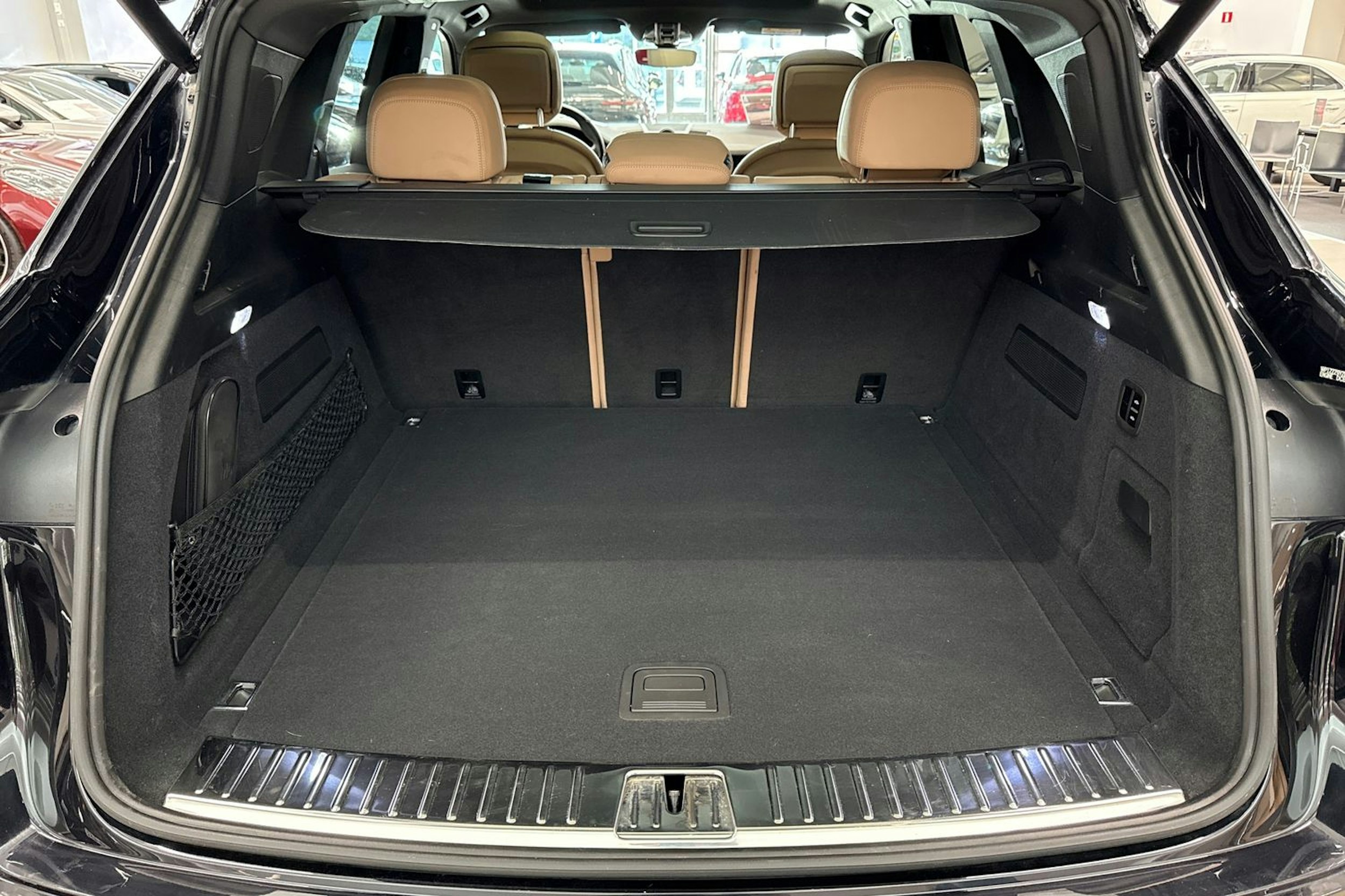 musta Porsche Cayenne 2022 kuva 15.