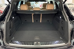 musta Porsche Cayenne 2022 kuva 15.