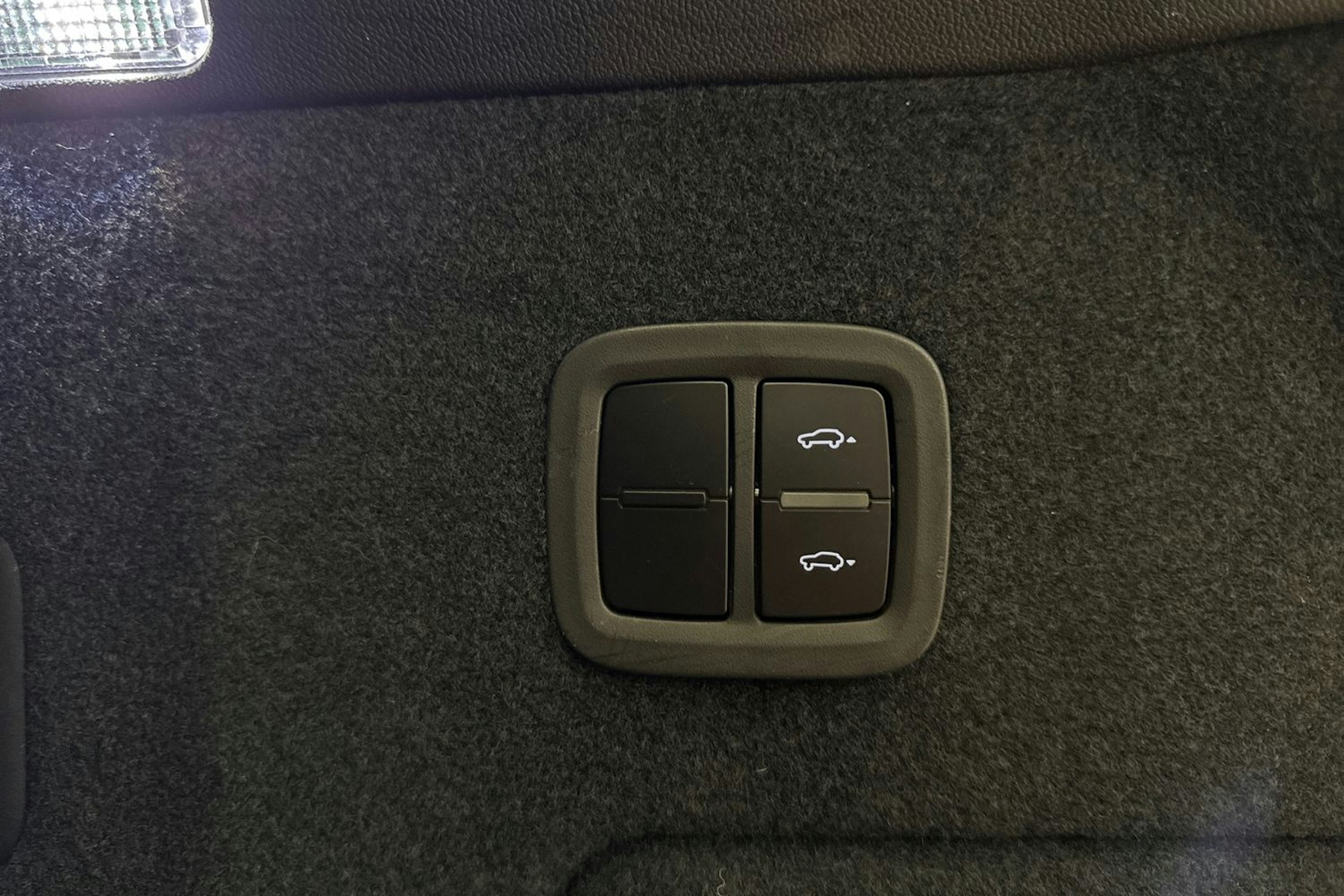 musta Porsche Cayenne 2022 kuva 16.