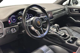 valkoinen Porsche Cayenne 2022 kuva 6.