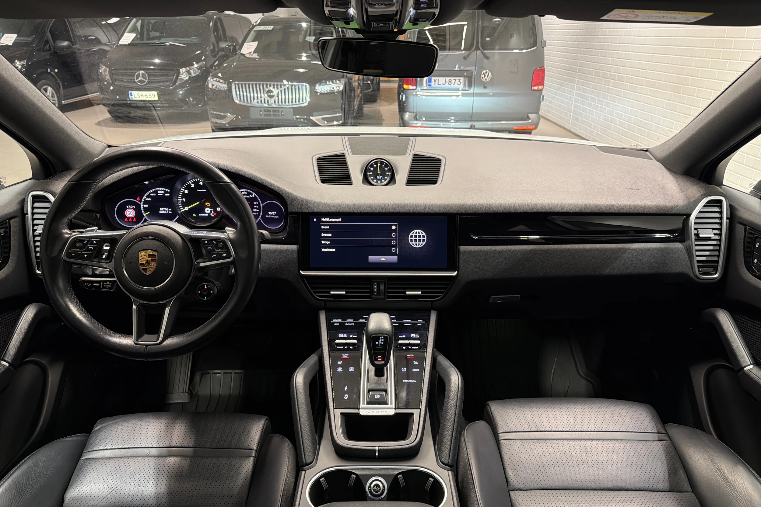 valkoinen Porsche Cayenne 2022 kuva 8.