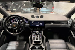 valkoinen Porsche Cayenne 2022 kuva 8.