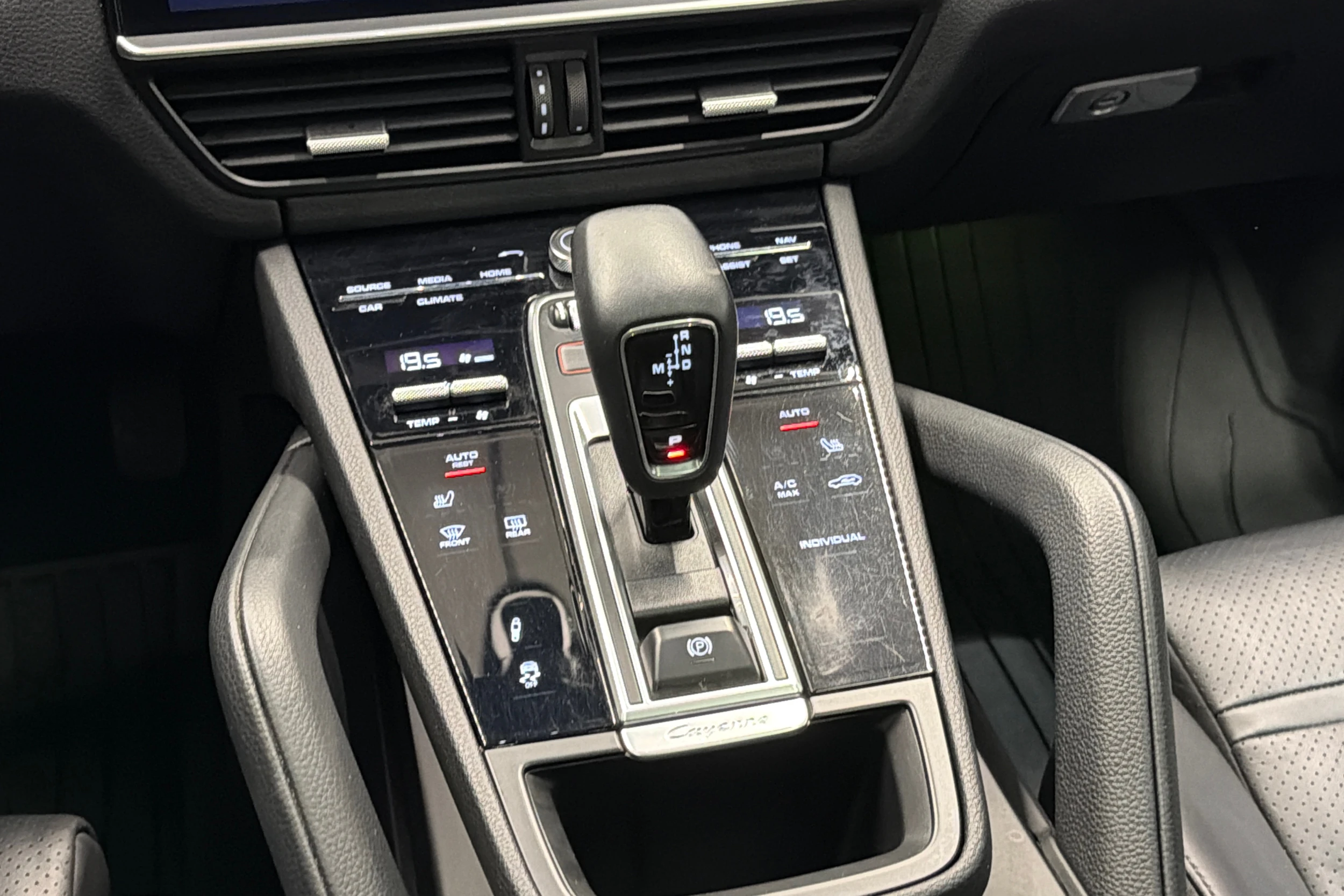 valkoinen Porsche Cayenne 2022 kuva 10.