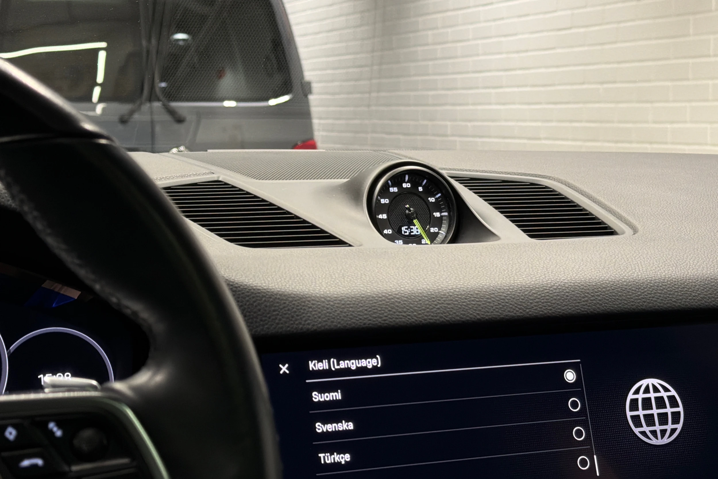 valkoinen Porsche Cayenne 2022 kuva 11.