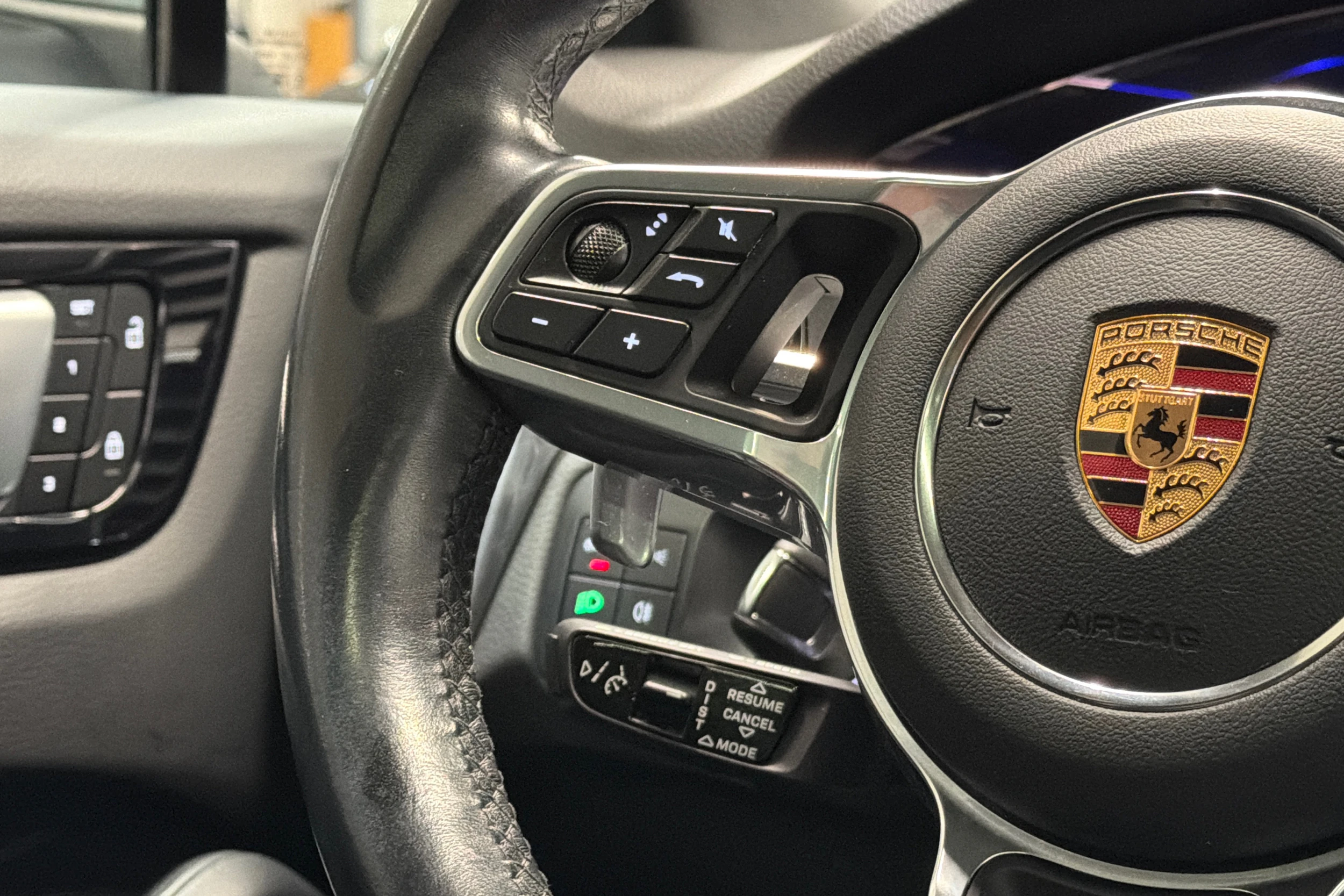 valkoinen Porsche Cayenne 2022 kuva 13.