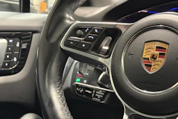 valkoinen Porsche Cayenne 2022 kuva 13.