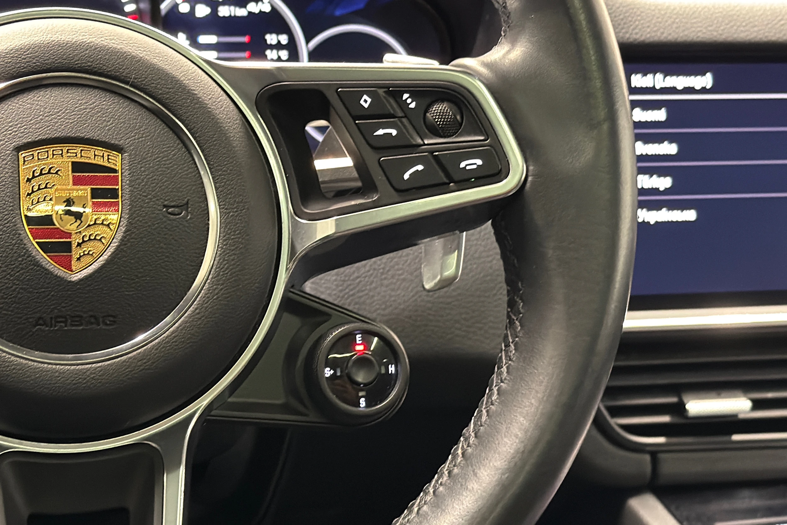 valkoinen Porsche Cayenne 2022 kuva 14.