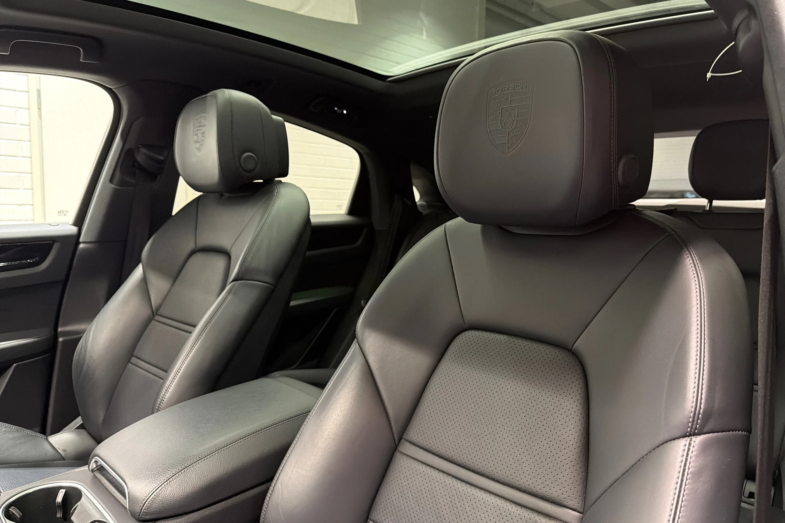 valkoinen Porsche Cayenne 2022 kuva 19.