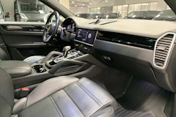 valkoinen Porsche Cayenne 2022 kuva 20.