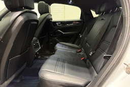 valkoinen Porsche Cayenne 2022 kuva 22.