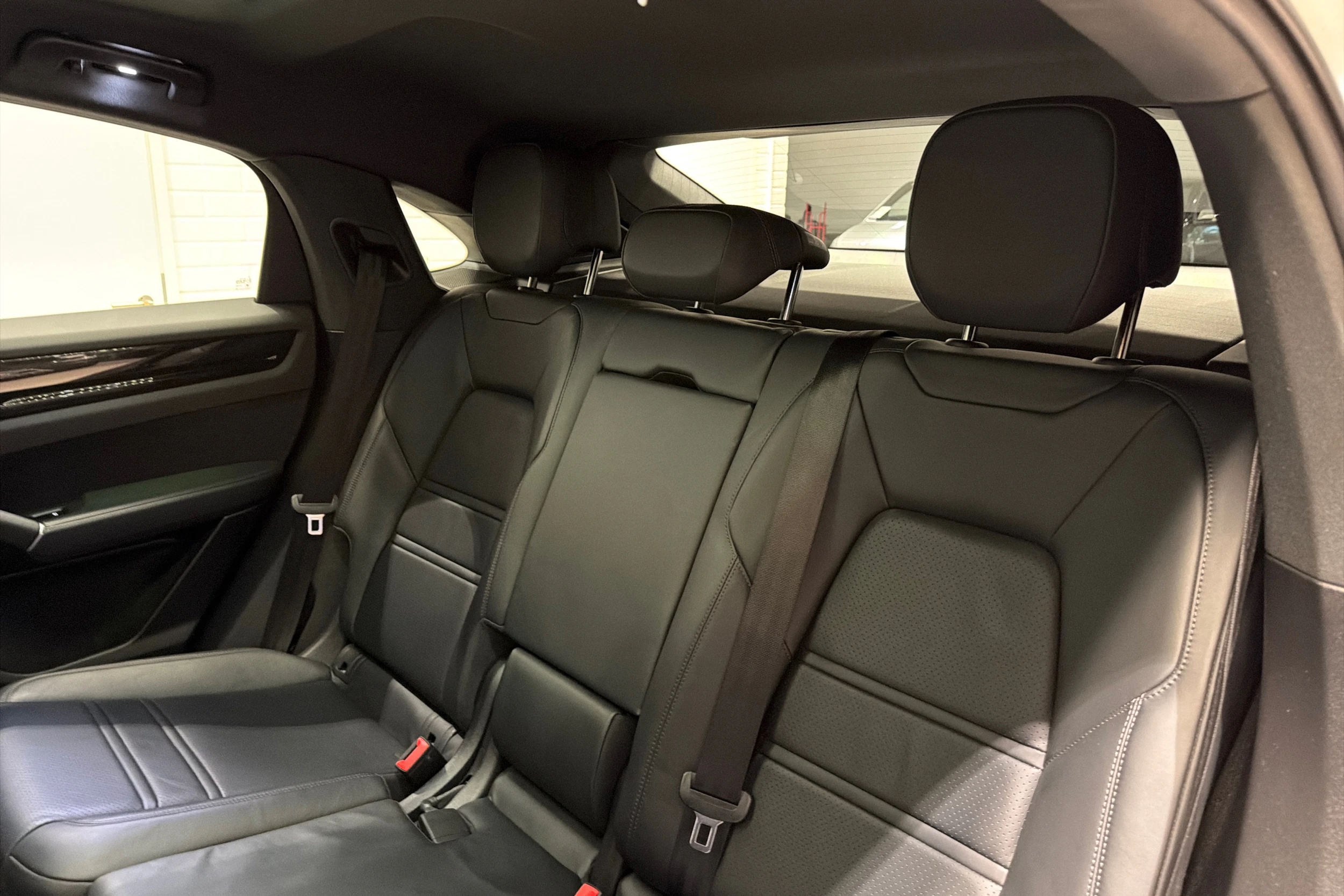 valkoinen Porsche Cayenne 2022 kuva 23.