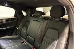 valkoinen Porsche Cayenne 2022 kuva 23.