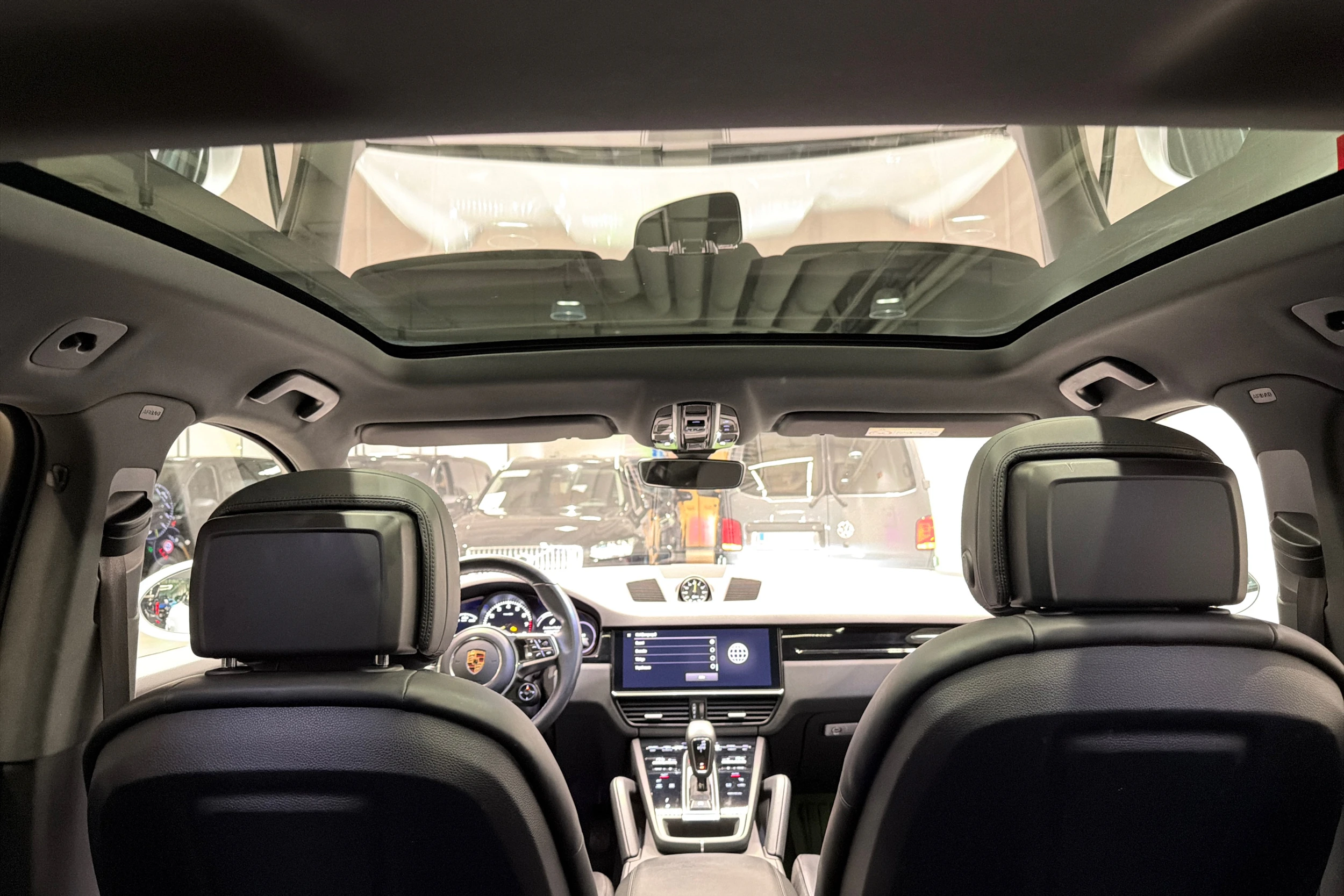valkoinen Porsche Cayenne 2022 kuva 24.