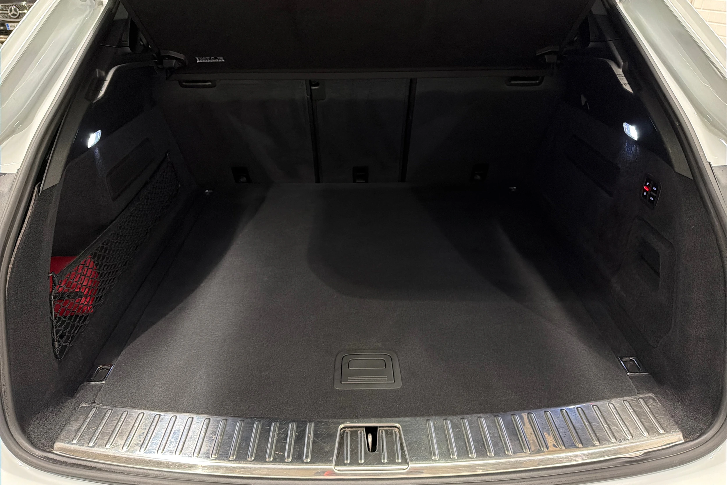 valkoinen Porsche Cayenne 2022 kuva 25.