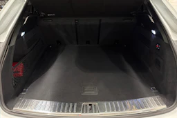 valkoinen Porsche Cayenne 2022 kuva 25.