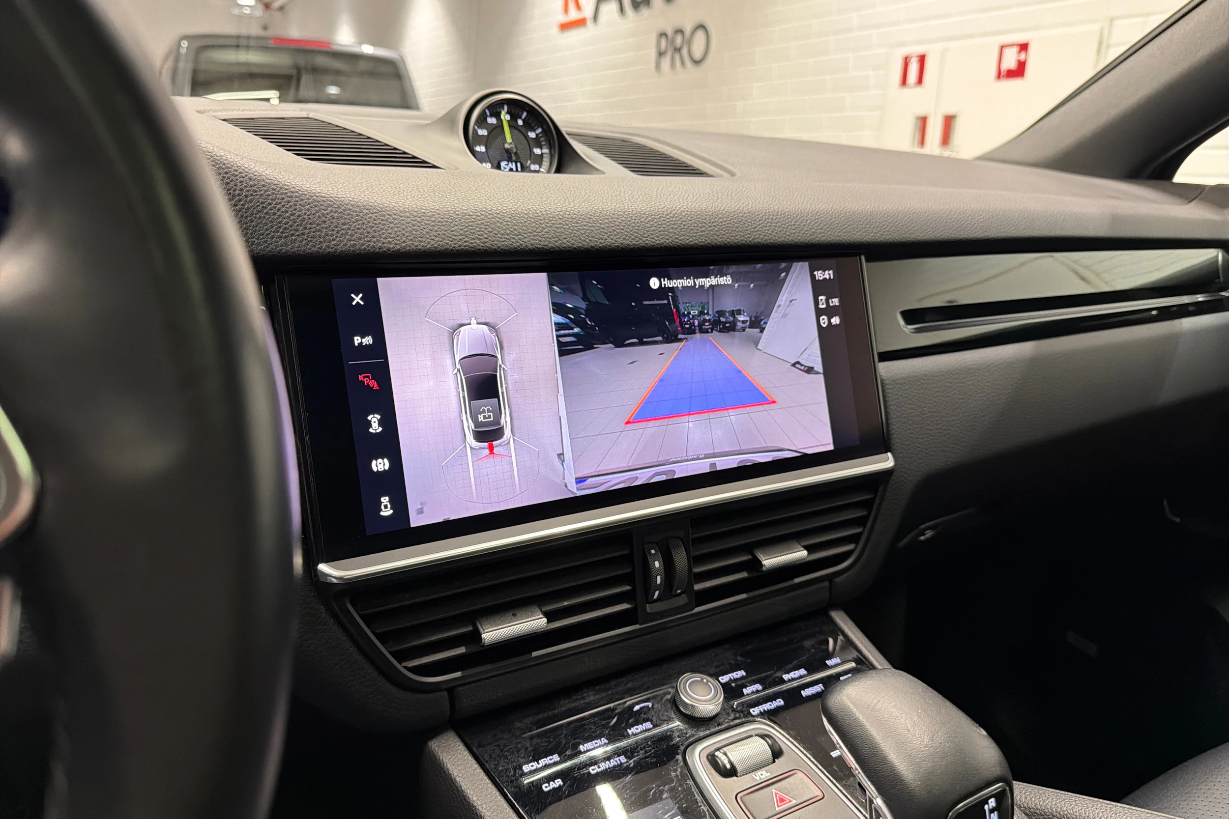 valkoinen Porsche Cayenne 2022 kuva 26.