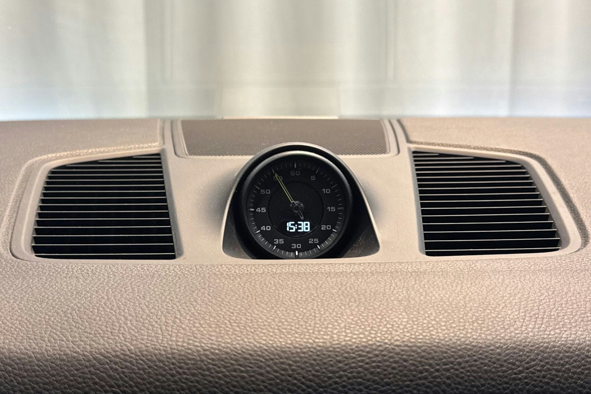 Ruskea (beige) Porsche Cayenne 2022 kuva 14.