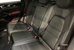 musta Porsche Cayenne 2022 kuva 8.