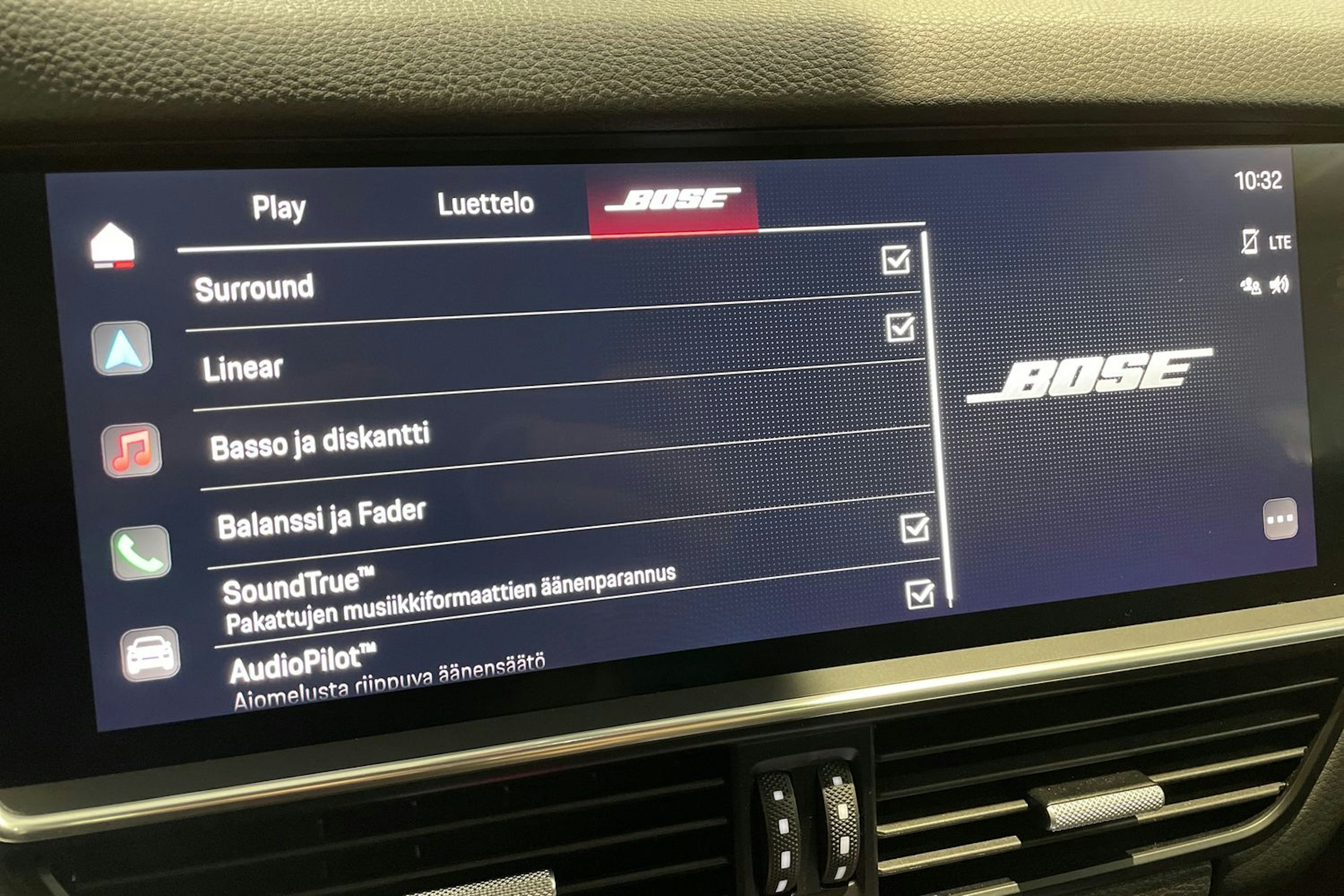musta Porsche Cayenne 2022 kuva 12.