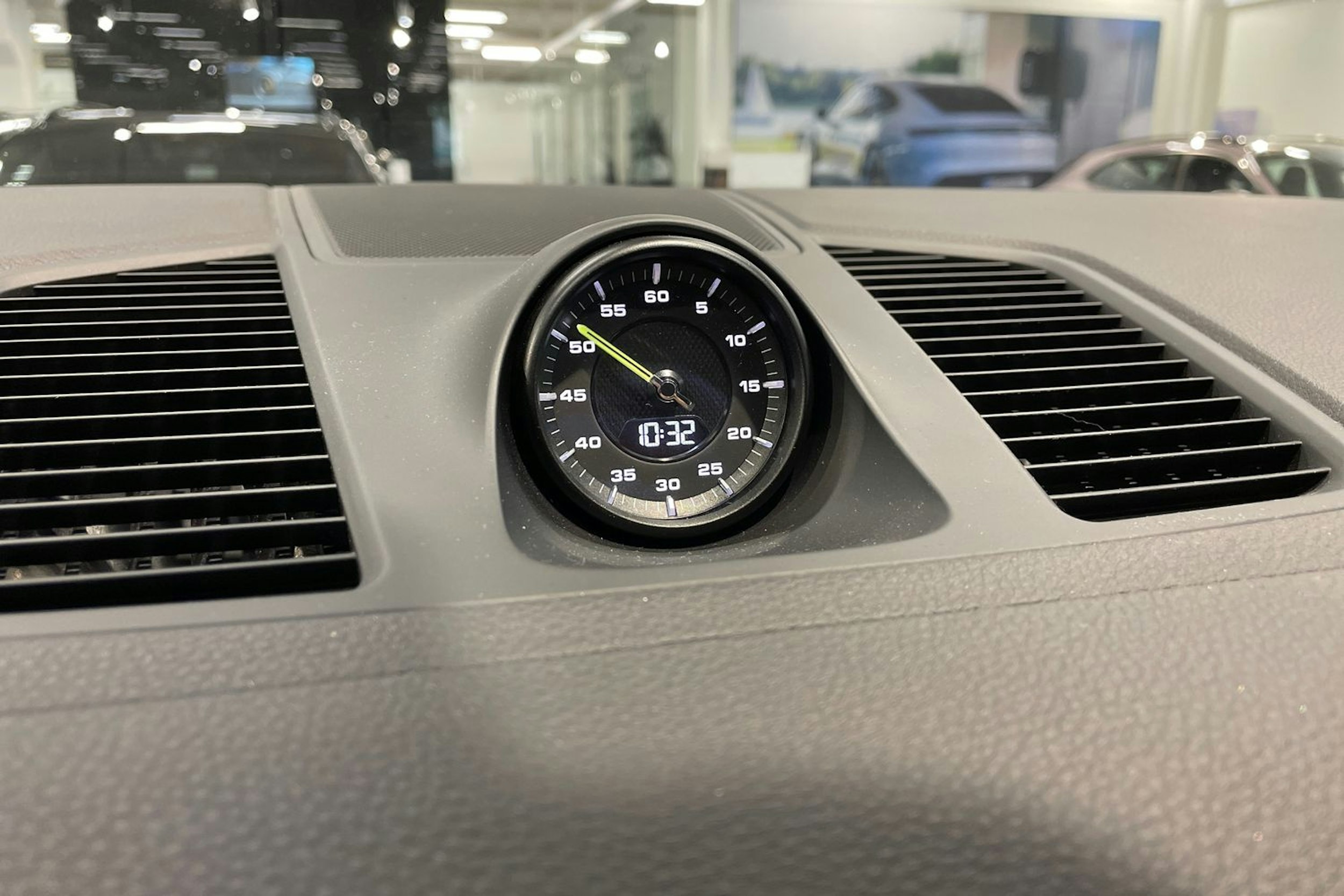 musta Porsche Cayenne 2022 kuva 15.