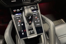 musta Porsche Cayenne 2022 kuva 17.