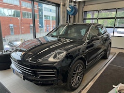 musta Porsche Cayenne 2022 kuva 1.