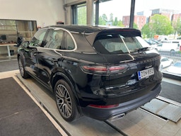 musta Porsche Cayenne 2022 kuva 2.