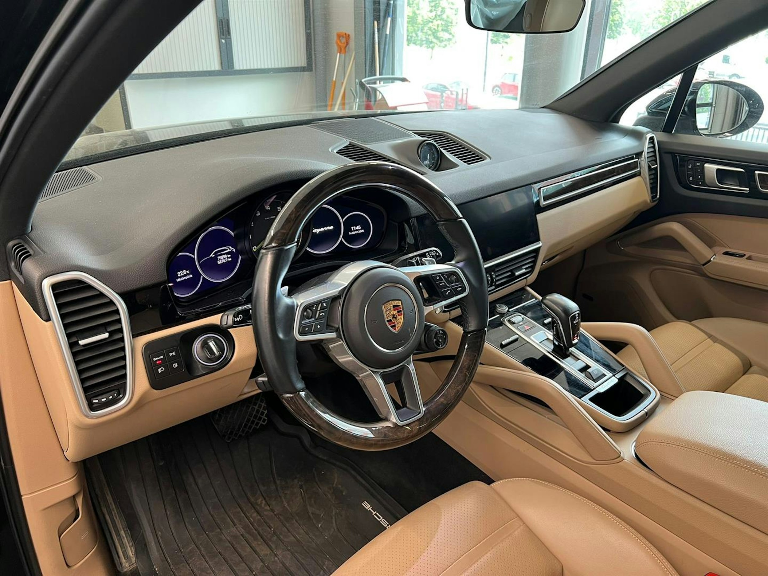 musta Porsche Cayenne 2022 kuva 3.