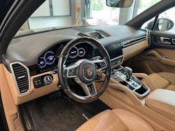 musta Porsche Cayenne 2022 kuva 3.