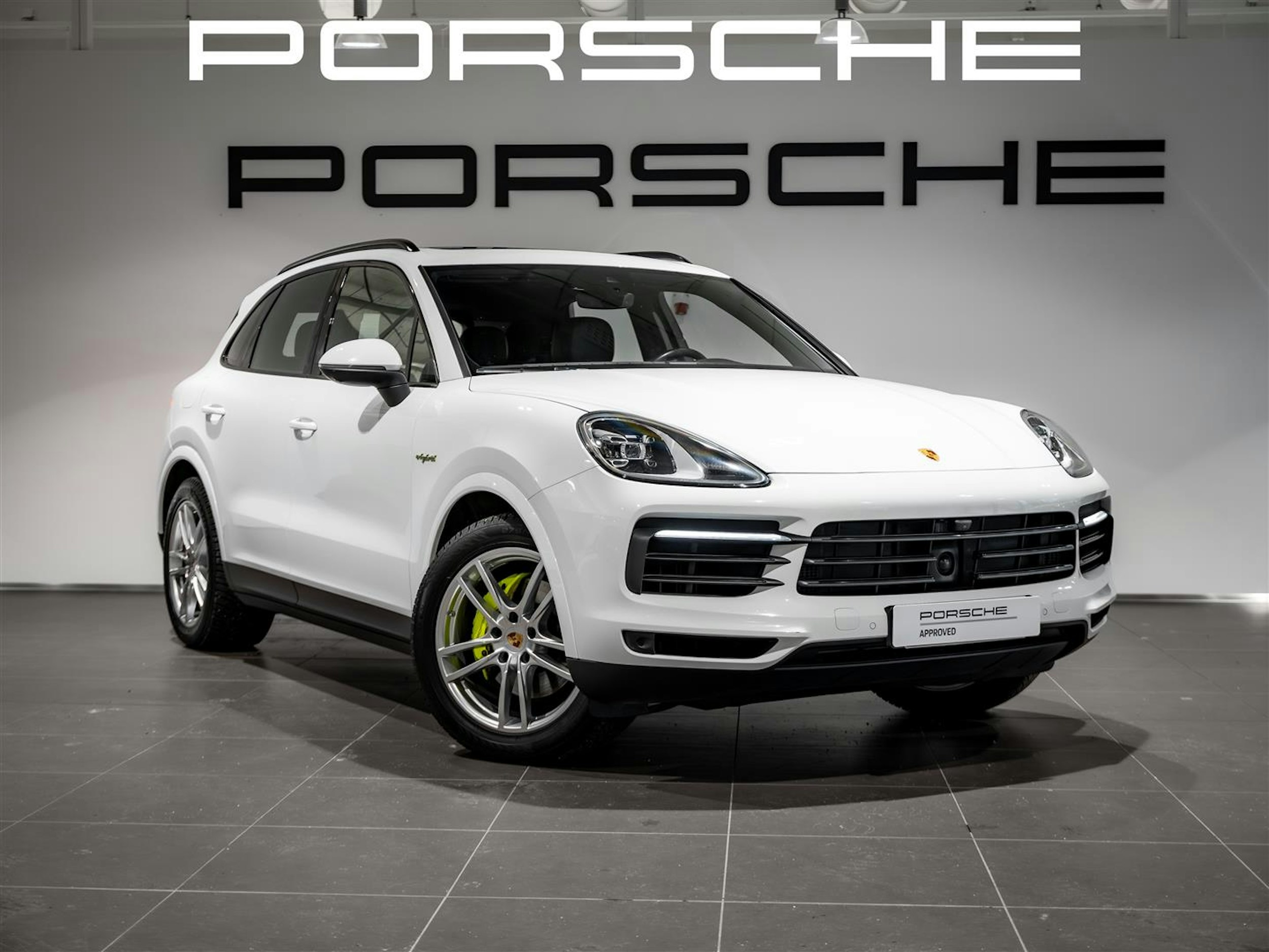 Valkoinen Porsche Cayenne 2022 kuva 1.