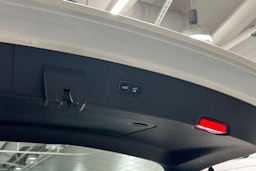 Valkoinen Porsche Cayenne 2022 kuva 22.