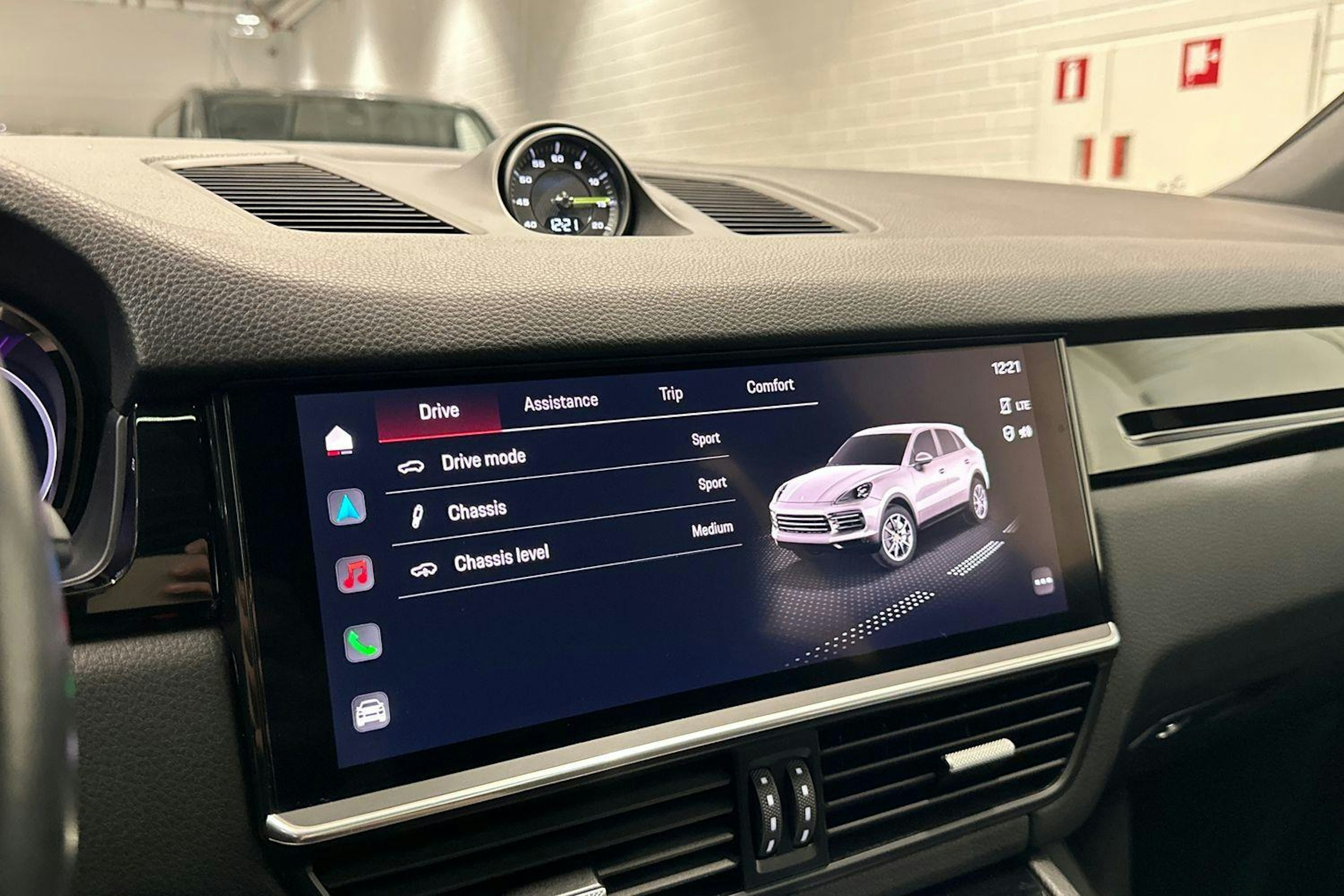 Valkoinen Porsche Cayenne 2022 kuva 23.