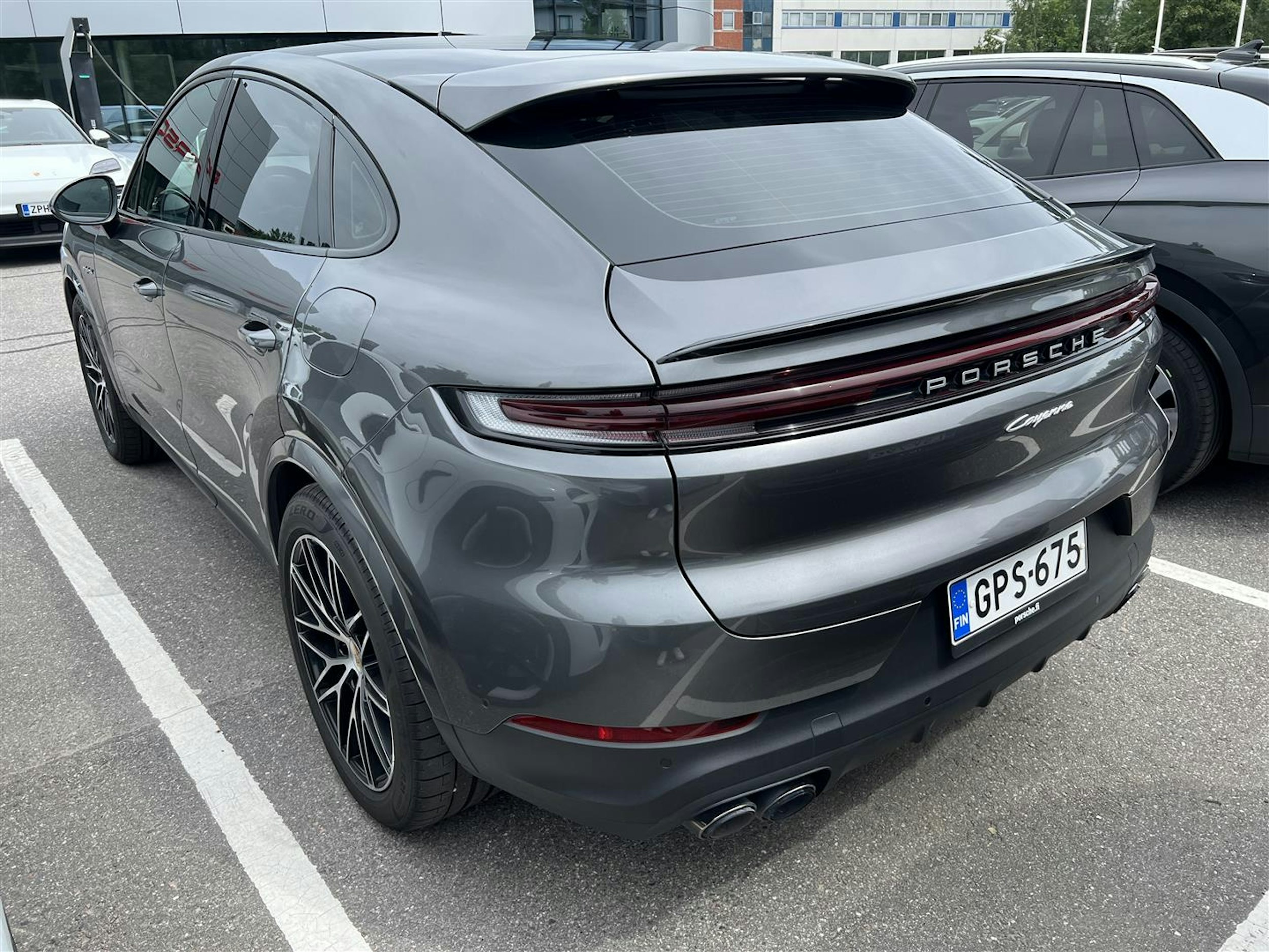 harmaa Porsche Cayenne 2023 kuva 2.