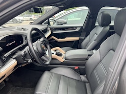 harmaa Porsche Cayenne 2023 kuva 3.