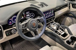 met. sininen Porsche Cayenne 2023 kuva 6.