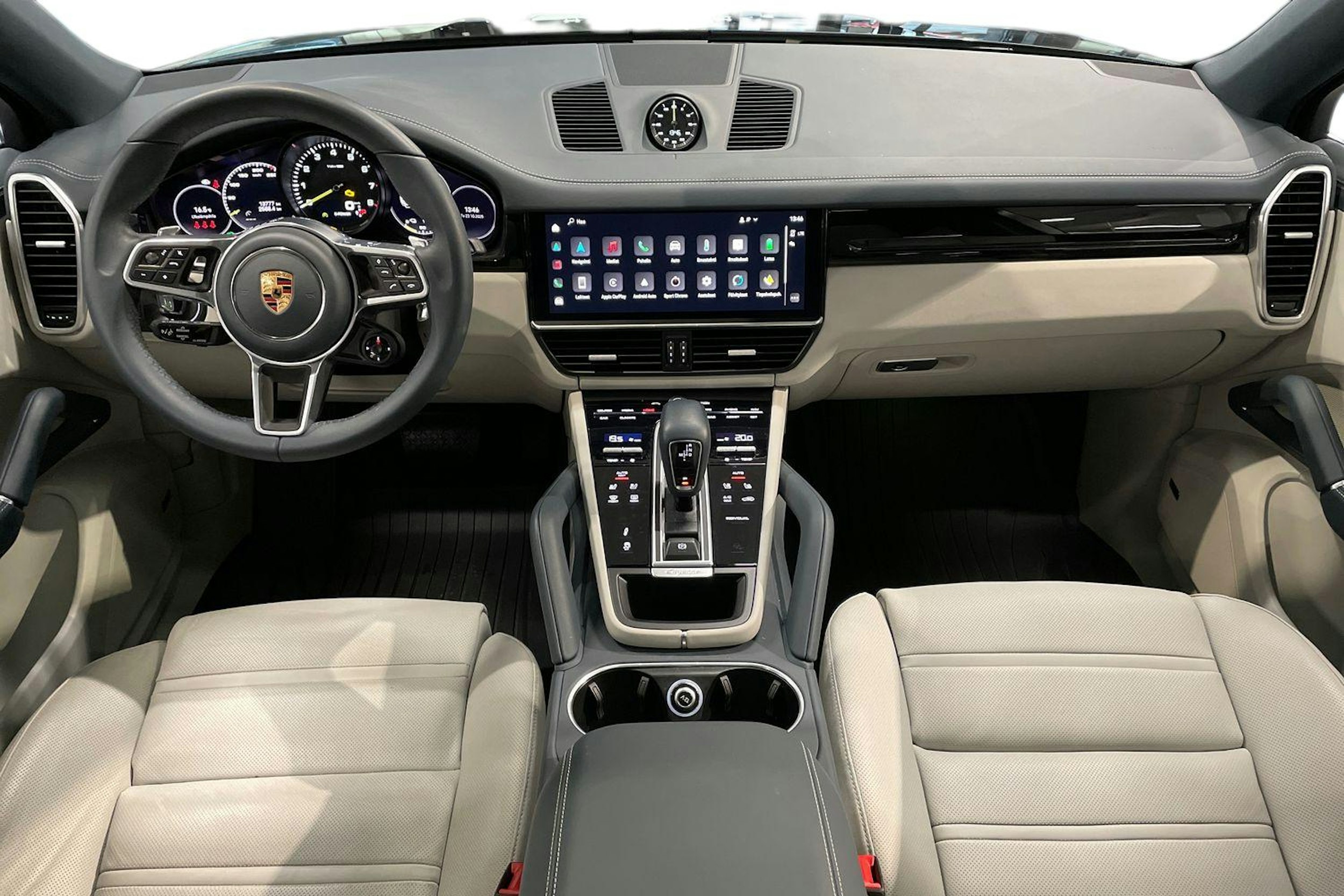met. sininen Porsche Cayenne 2023 kuva 7.