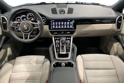 met. sininen Porsche Cayenne 2023 kuva 7.