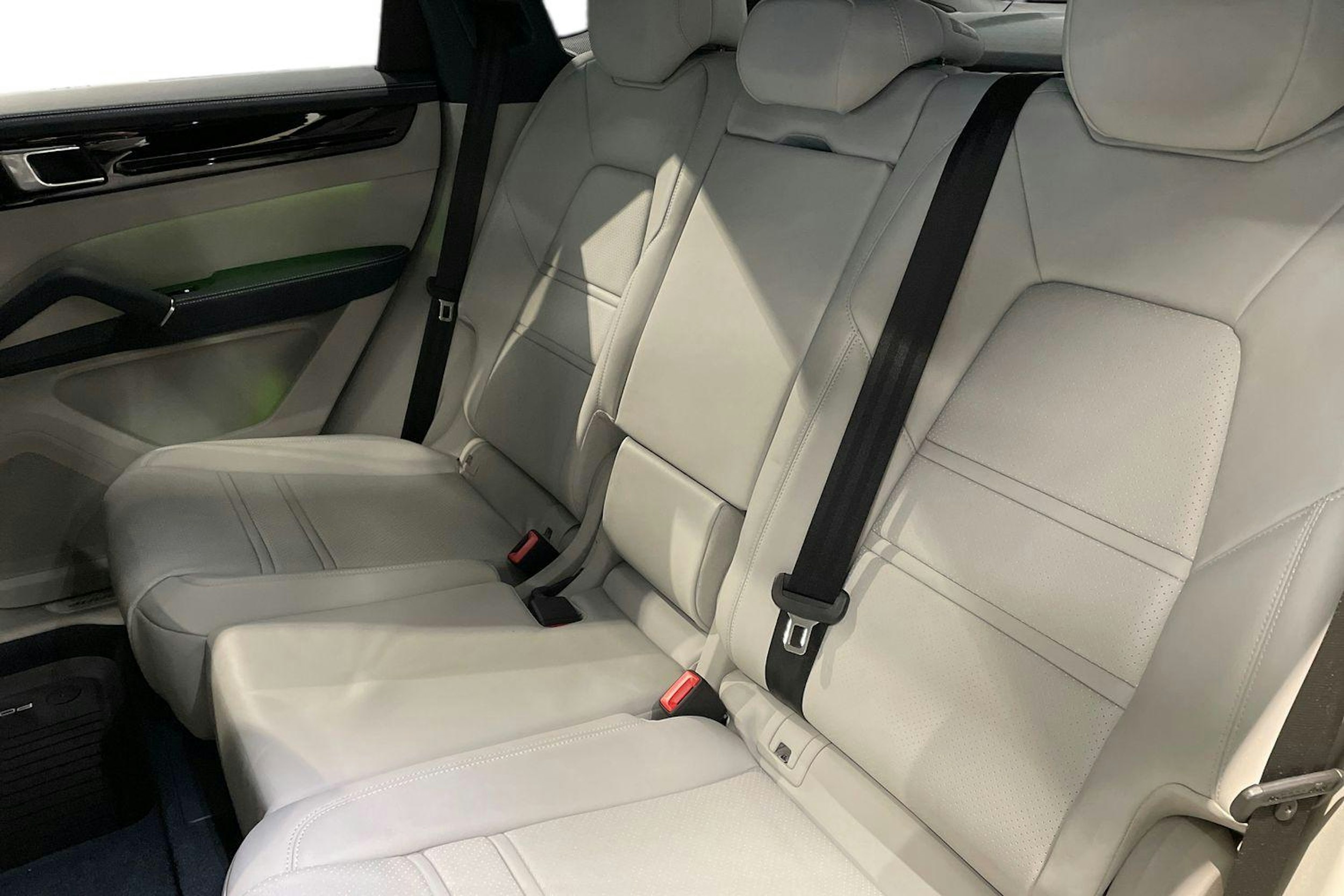 met. sininen Porsche Cayenne 2023 kuva 8.