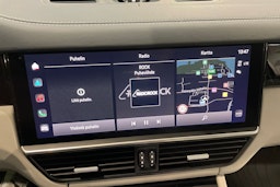 met. sininen Porsche Cayenne 2023 kuva 10.