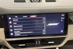 met. sininen Porsche Cayenne 2023 kuva 12.