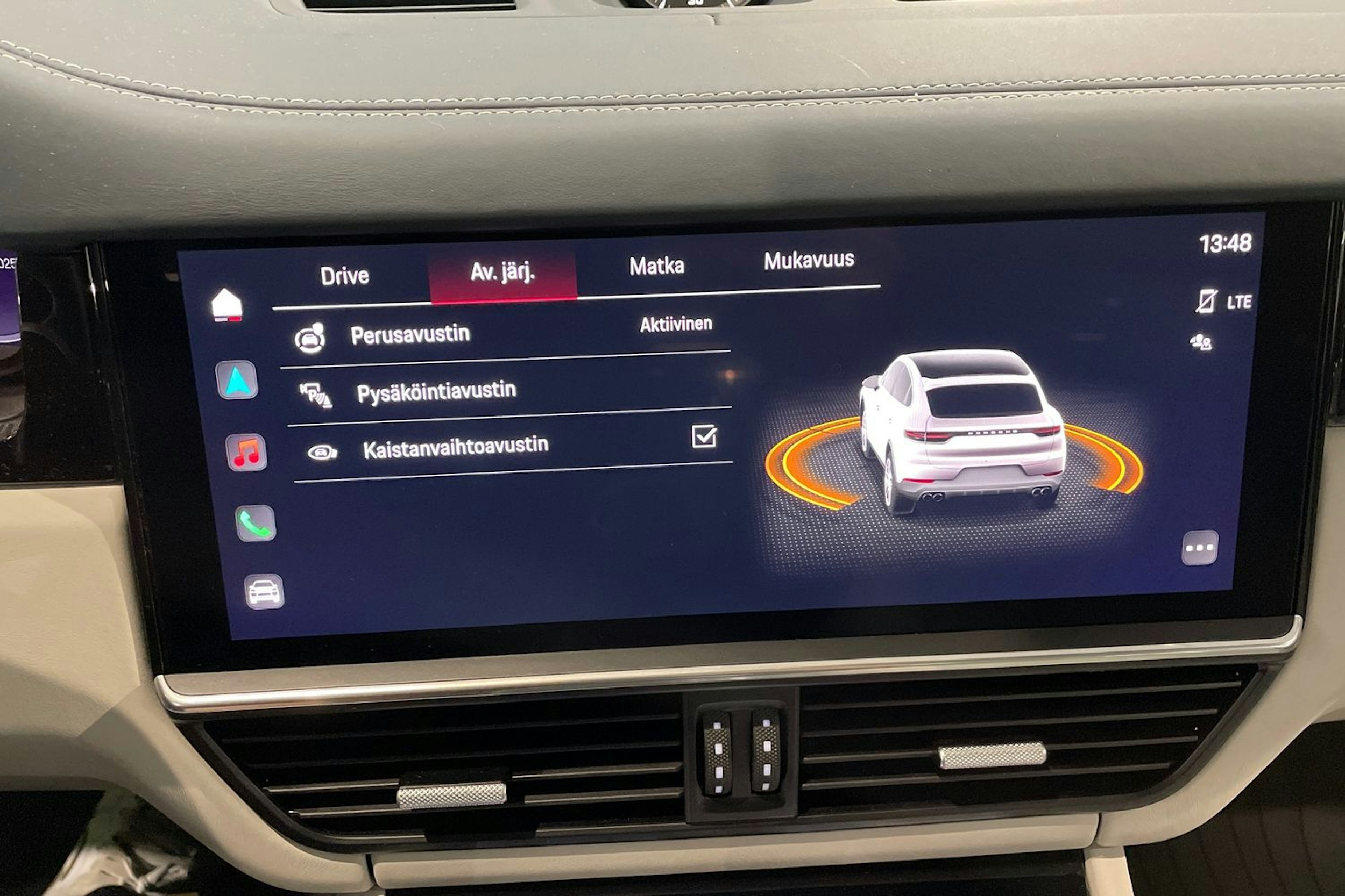 met. sininen Porsche Cayenne 2023 kuva 14.